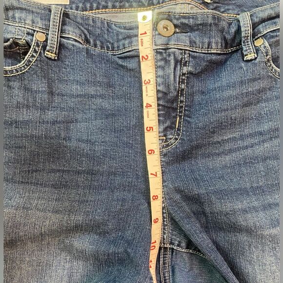 Torrid Medium Wash Mid Rise Raw Hem Boyfriend Jeans in Size 18 Short - Picture 6 of 10